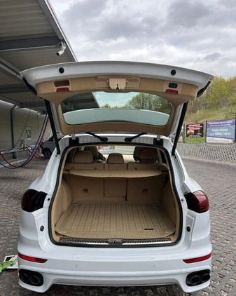 Porsche Cayenne cena 229000 przebieg: 175000, rok produkcji 2017 z Gdańsk małe 781
